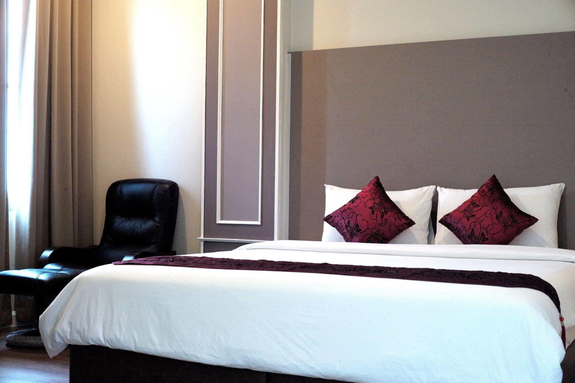 J. Park Hotel Chonburi Exterior photo